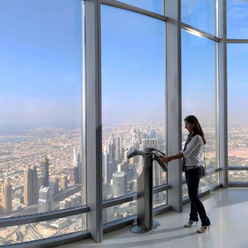 Подъем на бурдж халифа. Бурдж-Халифа Дубай. Бурдж-Халифа смотровая площадка 125 этаж. Дубай Бурдж Халифа смотровая площадка. Бурдж Халифа 148 этаж.